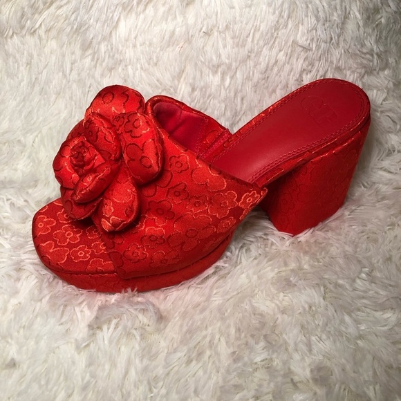 Gianni Bini Elegant Red Floral Women's Shoes size 8.5🌹 - Picture 5 of 15